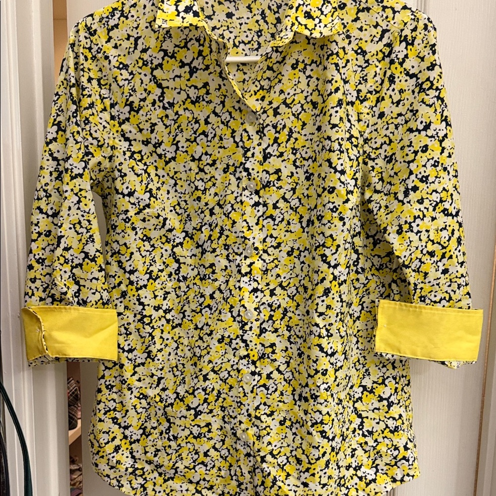 Jones New York non iron cotton Floral Yellow and navy button down top